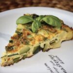 Frittata z cukinią i ziemniakami czyli omlet w stylu włoskim smażony, a następnie krótko zapiekany.