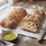 Ciabatta to lekkie włoskie pieczywo przygotowane na zakwasie drożdżowym pieczone w wysokiej temperaturze z dodatkiem kostek lodu, aby skórka była chrupiąca a środek puszysty.