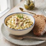 Hekele to pochodząca z Górnego Śląska pasta śledziowa przygotowywana z filetów śledziowych typu matias, gotowanego jajka, ogórków kiszonych, cebuli i musztardy. Trudno wyobrazić sobie smaczniejsze smarowidło do świeżego pieczywa.
