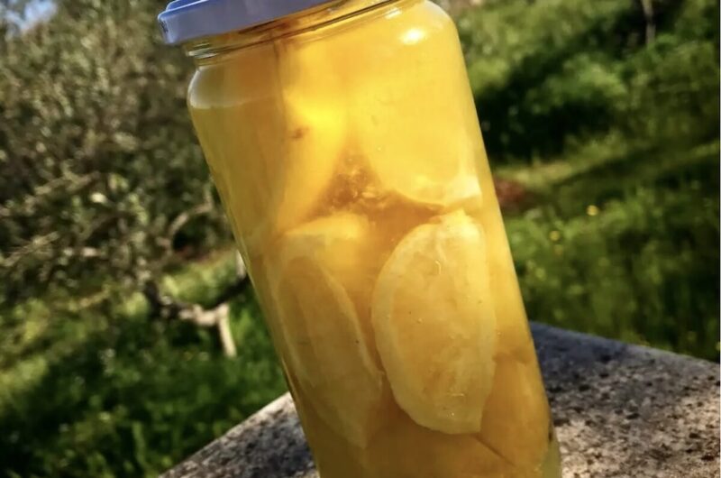 Kiszone cytryny są ważnym składnikiem wielu dań kuchni orientalnych. Kiszenie następuje przez zasolenie cytryn i umieszczenie ich w słoiku z wodą na okres jednego miesiąca.