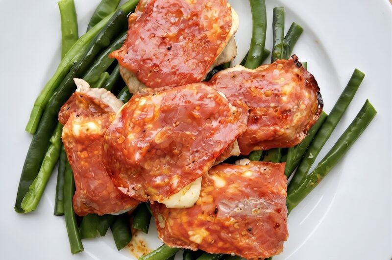 medaliony wieprzowe z salami i serem halloumi
