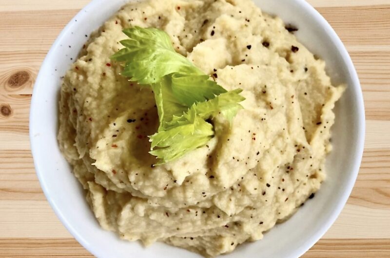 Puree z gotowanych w mleku i wodzie selera i batata zmiksowanych z dodatkiem mleka, masła i gałki muszkatołowej.