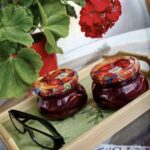 Roster śliwkowy, czyli konfitura z kawałków śliwek węgierek gotowanych z dodatkiem cukru, startego jabłka i cynamonu.