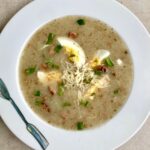 Żur na maślance z chrzanem to sycąca, zawiesista zupa o fantastycznym smaku i aromacie.