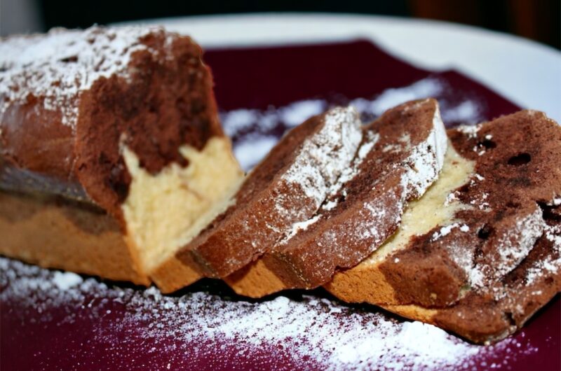 Prosta i łatwa babka piaskowa z dodatkiem kakao przygotowana jedynie z kilku składników.