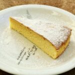 Prosty biszkopt włoski przygotowany z 12 jaj z dodatkiem wyraźnej nuty cytryny.