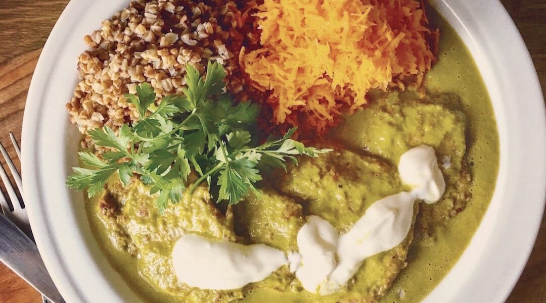 Bitki, czyli kotleciki cielęce smażone, a następnie duszone i podane w wyjątkowym sosie pietruszkowym z dodatkiem marchewki, natki pietruszki i kwaśnej śmietany.