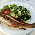 Blitva z ziemniakami to dodatek do obiadu chorwackiego, który przygotowuje się z buraków liściastych ugotowanych i ugniecionych razem z ziemniakami. Całość łączy się z czosnkiem przesmażonym oliwą.