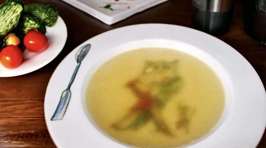 Bulion warzywny przygotowany z warzyw korzeniowych idealnie nadający się jako baza do zup i sosów.