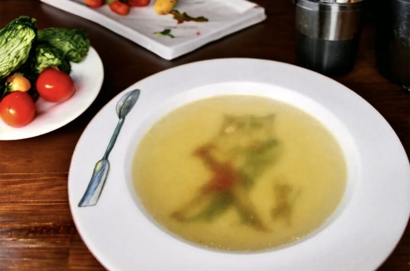 Bulion warzywny przygotowany z warzyw korzeniowych idealnie nadający się jako baza do zup i sosów.