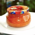 Chutney morelowy, czyli sos przyrządzony z dojrzałych moreli duszonych z cukrem, cebulą, imbirem oraz octem winnym i sokiem z cytryny.