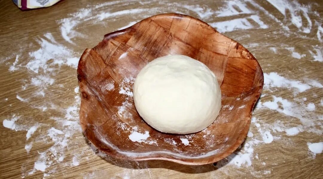 Ciasto na pizzę przygotowane według oryginalnego włoskiego przepisu.