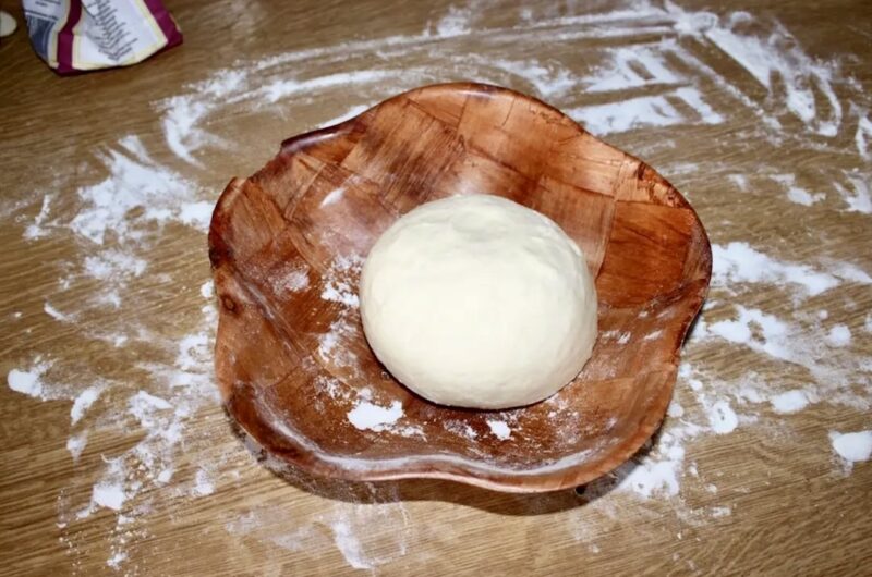 Ciasto na pizzę przygotowane według oryginalnego włoskiego przepisu.