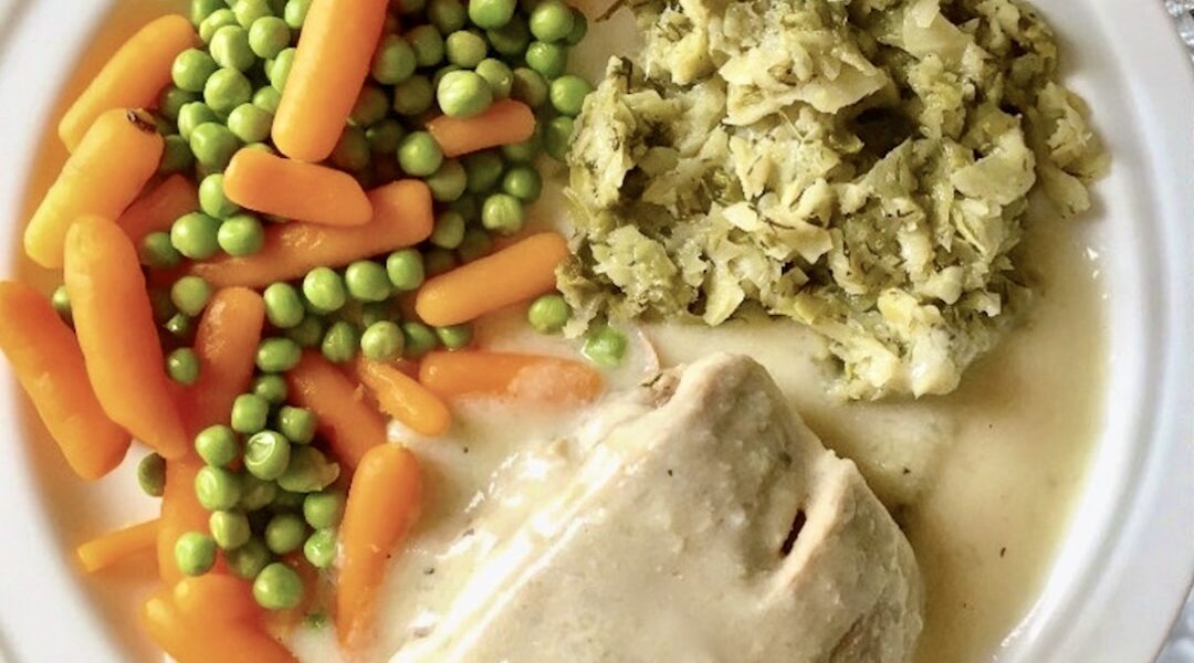 Cielęcina najpierw gotowana w przyprawach, a następnie krojona w plastry i podana w sosie chrzanowym.