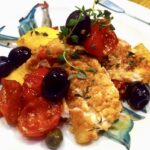 Dorsz zapiekany z warzywami czyli z pomidorkami, kaparami i oliwkami wzbogacony aromatem świeżego tymianku.