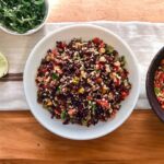 Dziki ryż połączony z komosą ryżową oraz zmiksowanymi warzywami i świeżymi ziołami.