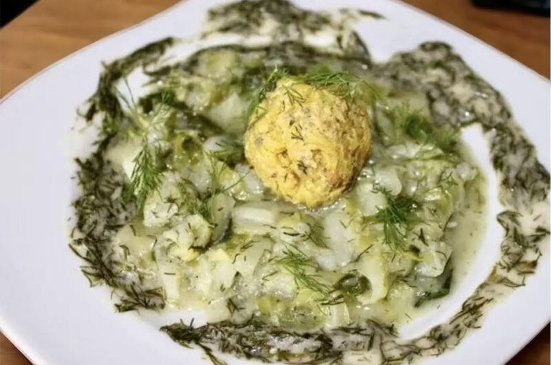 Klopsy rybne przygotowane z ugotowanej i zmielonej ryby połączonej w jednolitą masę z ryżem oraz przyprawami, a następnie gotowane w bulionie.