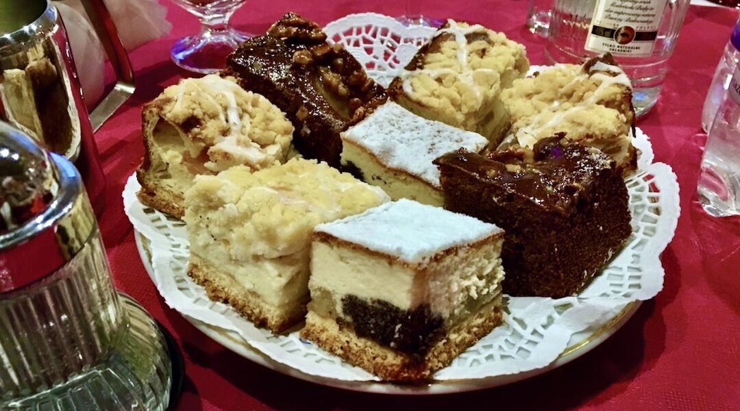 Kołocz śląski czyli ciasto drożdżowe z makiem i pyszną posypką w postaci kruszonki.