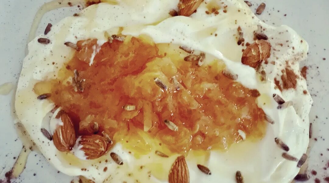 Konfitura z drobno siekanego i gotowanego miąższu grejpfruta z dodatki jego skórek oraz cukru.