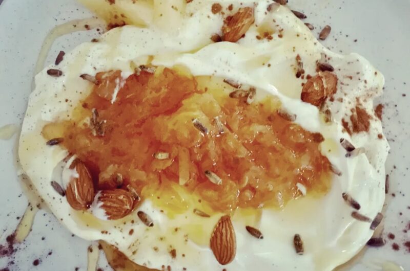 Konfitura z drobno siekanego i gotowanego miąższu grejpfruta z dodatki jego skórek oraz cukru.