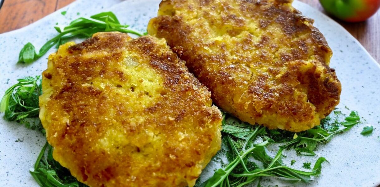 Kotlety z kalafiora ugotowanego i dobrze odciśniętego, doprawionego curry i kurkumą, a następnie formowanego w kotlety i smażonego.