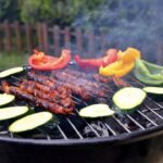 Przykłady co, jak i w jaki sposób można wrzucić na ruszt podczas długiego lata, aby letnie grillowanie pozostało na długo w pamięci.