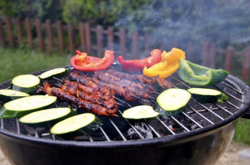 Przykłady co, jak i w jaki sposób można wrzucić na ruszt podczas długiego lata, aby letnie grillowanie pozostało na długo w pamięci.