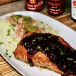 Łosoś marynowany w azjatyckich sosach i przyprawach, a następnie pieczony i podany z marynowanym imbirem.