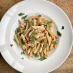 makaron podany z indykiem i cukinią