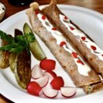 Naleśniki gryczane wypełnione makrelą wędzoną zmiksowaną z serkiem homogenizowanym.