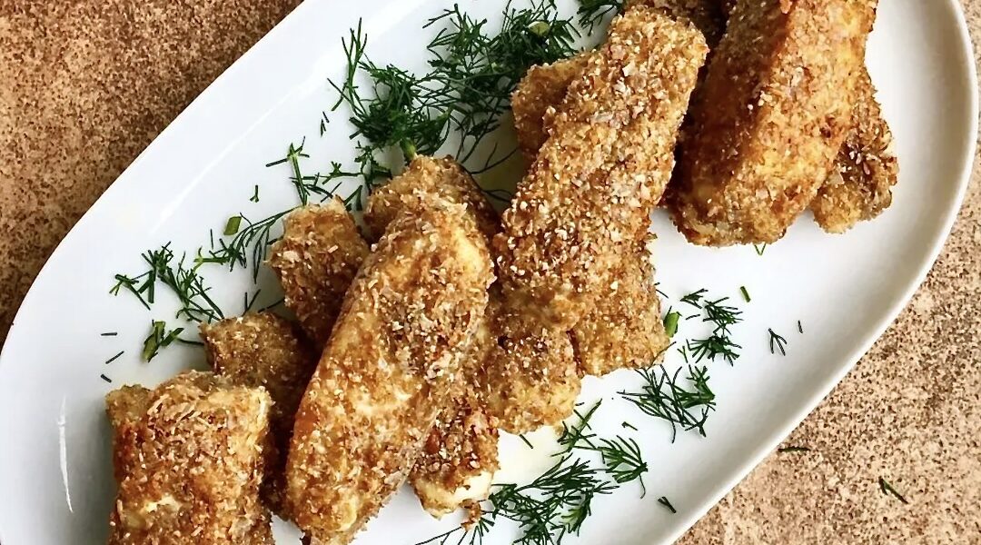 Małe kawałki ryby o kształcie podobnym jak tradycyjne paluszki rybne panierowane w cieście z mąki żytniej z dodatkiem otrębów żytnich, a następnie krótko smażone.