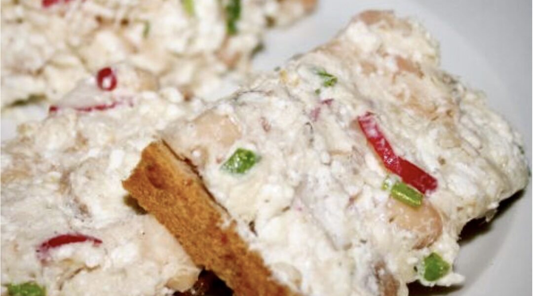 Pasta z makreli to jedno z najpopularniejszych polskich smarowideł do chleba.