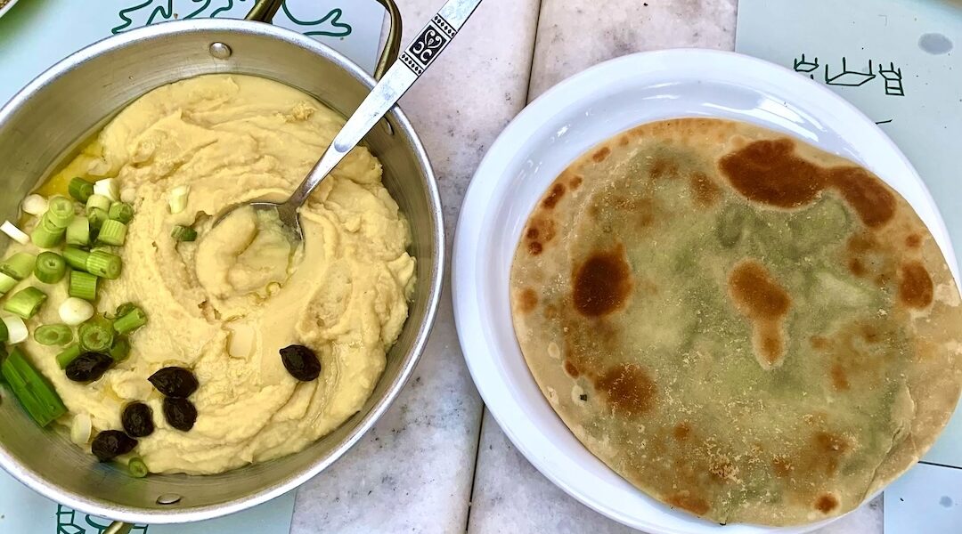 Puree z grochu łuskanego gotowanego z dodatkiem cebuli, a następnie zmiksowanego i wzbogacony o oliwę.