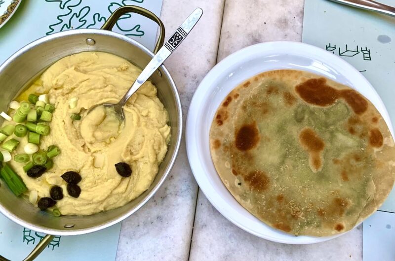 Puree z grochu łuskanego gotowanego z dodatkiem cebuli, a następnie zmiksowanego i wzbogacony o oliwę.