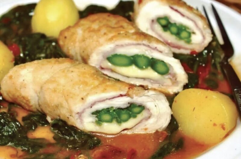 Roladki drobiowe przygotowane z piersi kurczaka rozbitych na kotlety, następnie wypełnionych szynką, szparagami oraz mozzarellą i duszonych w sosie ze szpinakiem.