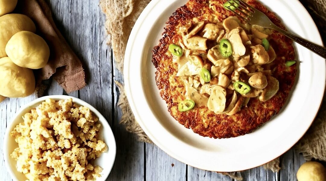 Rosti to placki ziemniaczane pochodzące ze Szwajcarii. Przyrządzane są z grubo tartych ugotowanych dzień wcześniej ziemniaków, doprawione gałką muszkatołową i smażone powoli na maśle.