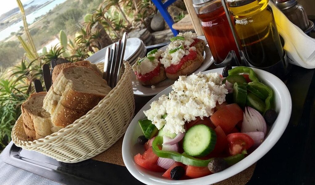 Sałatka wiejska przepis z Krety