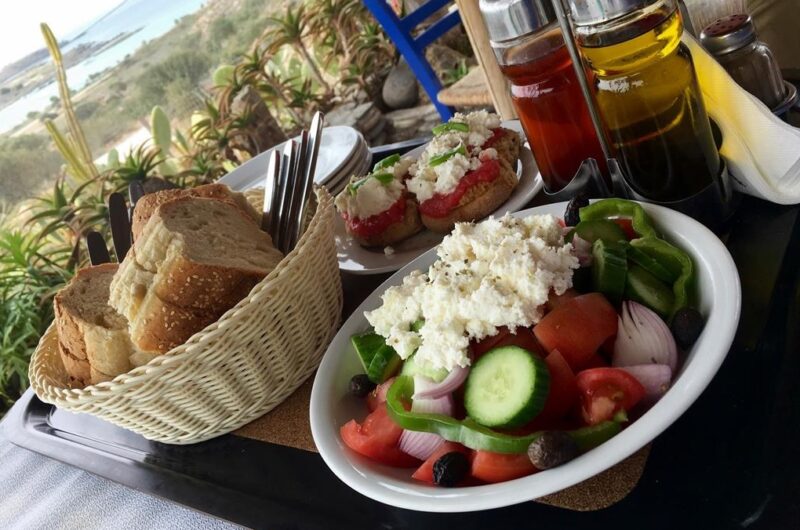 Sałatka wiejska przepis z Krety