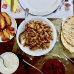 Shoarma przyrządzona została z polędwiczki wieprzowej pokrojonej w cienkie paski. Mięso odpowiednio przyprawiłem, a następnie krótko smażyłem na mocnym ogniu, aby pozostało soczyste w środku.