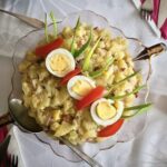 Szałot śląski to sałatka pochodząca z Górnego Śląska składającą się ze śledzi, ziemniaków, wędzonego boczku, jajek, ogórków kiszonych, a także cebuli.