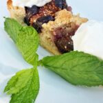 Tarta figowa czyli kruche ciasto z mielonymi migdałami wypełniona dojrzałymi figami.