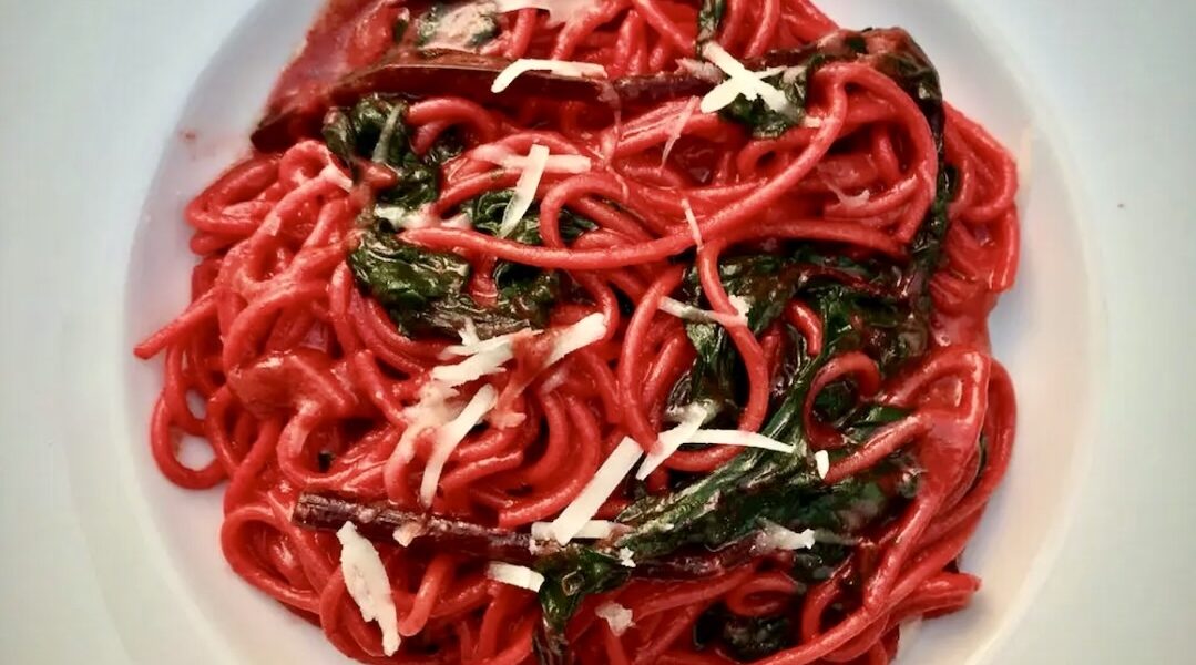 spaghetti z pesto z buraka