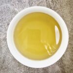 Prosty wywar warzywny przygotowany z warzyw korzeniowych i podstawowych przypraw.