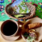 Barszcz czerwony przygotowany na swojskim zakwasie podany z domowymi krokietami z farszem mięsnym.