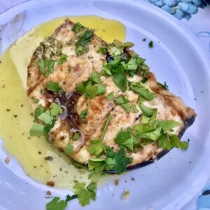 Miecznik z grilla z sosem winegret