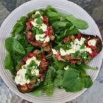 bakłażany z warzywami i serem feta