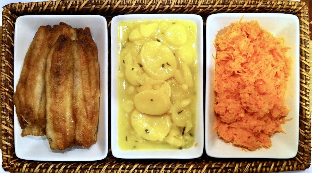 śledzie smażone czyli filety śledziowe ze skórą smażone na patelni