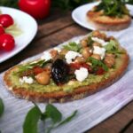 hummus z bazylią, kminem rzymskim i czosnkiem