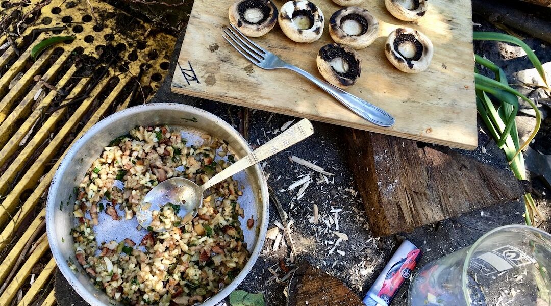 pieczarki grillowane faszerowane boczkiem oscypkiem i ogórkiem małosolnym