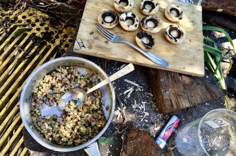 pieczarki grillowane faszerowane boczkiem oscypkiem i ogórkiem małosolnym